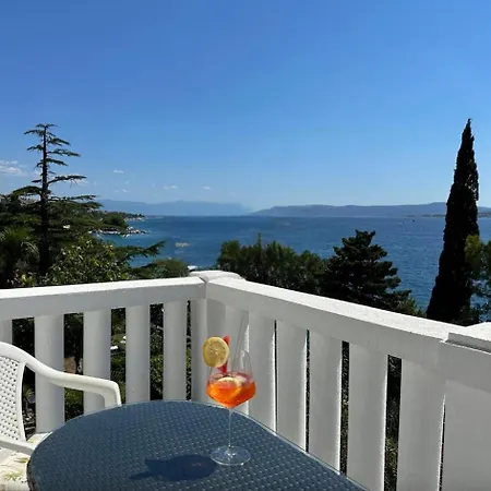 Charming - Few Steps From The Sea