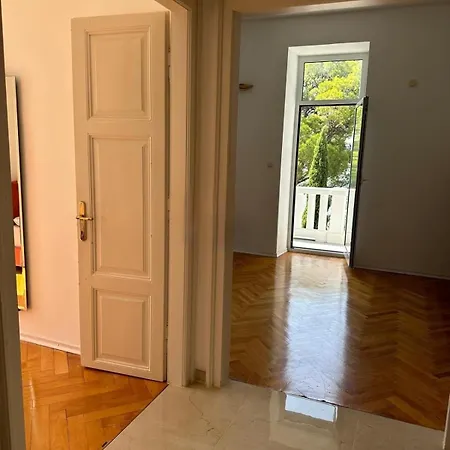 Daire Charming Villa Apartment - Few Steps From The Sea *